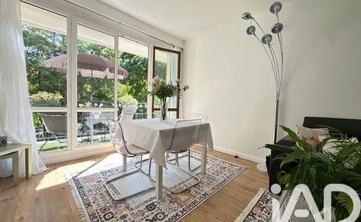 Apartment in La Fontaine-Parc des Sceaux-Croix de Berny-Centre Ville, Antony, France 1