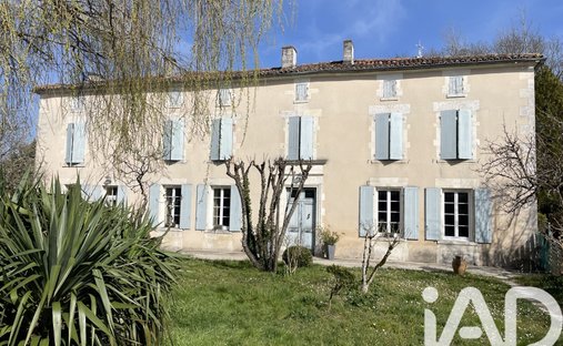 House in Lagarde-sur-le-Né, Nouvelle-Aquitaine, France 1