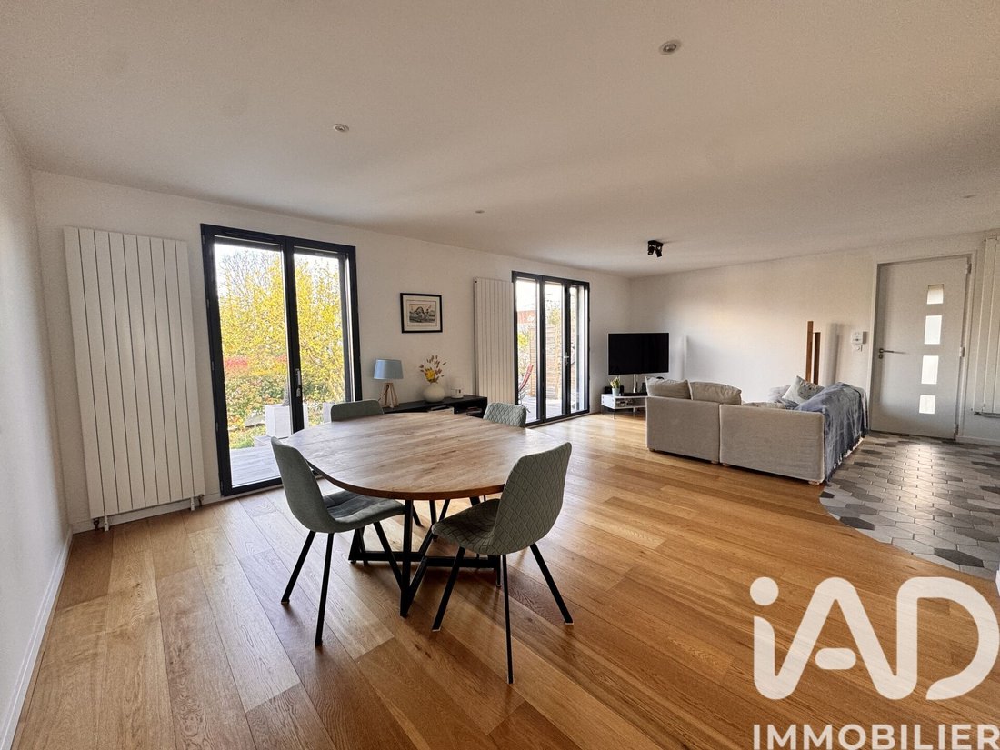 House in Chatou, Ile-de-France, France 1 - 17657308
