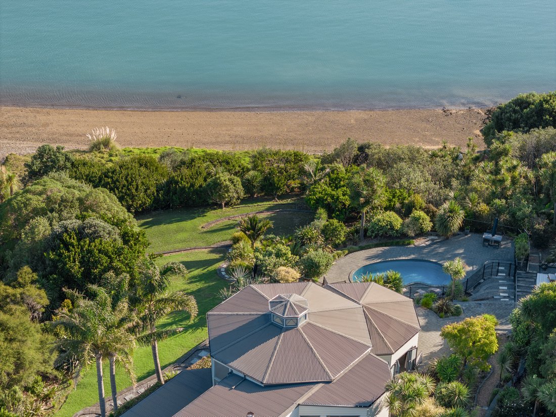 Waiheke Island, Auckland, New Zealand 2 - 17660794