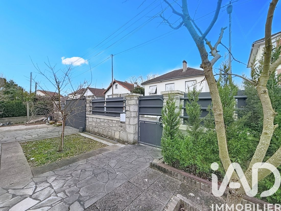 House in Bois Saint Martin-Yvris-Richardets-Monfort, Noisy-le-Grand, France 1 - 17658388