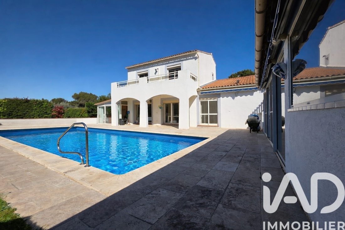 House in Orgon, Provence-Alpes-Côte d'Azur, France 1 - 17659722