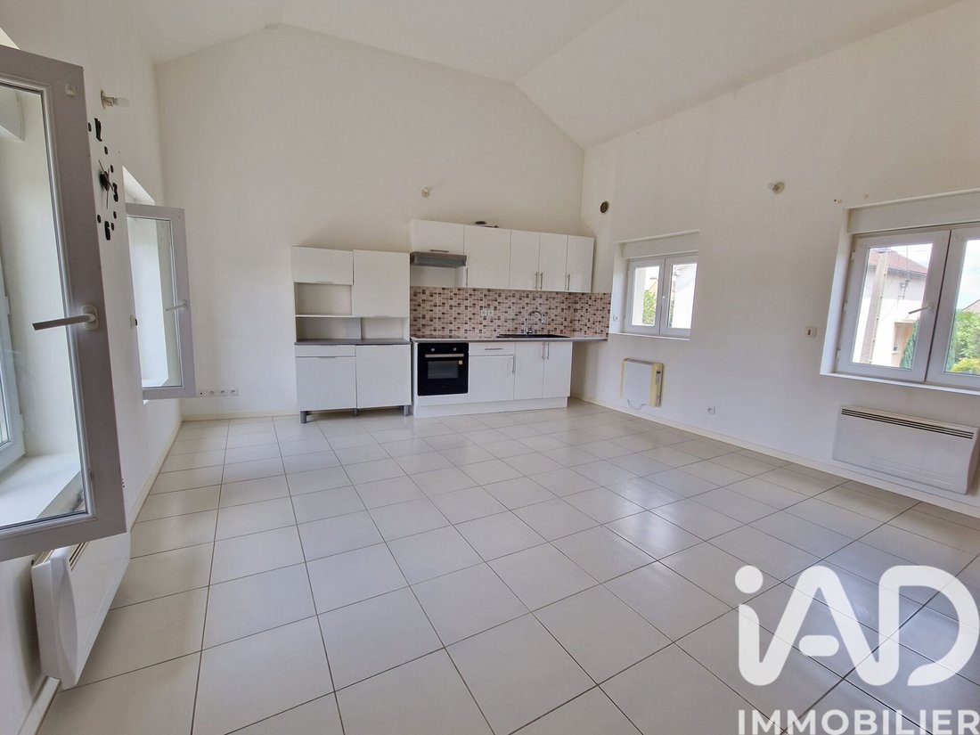Flins-sur-Seine, Ile-de-France, France 2 - 17658658