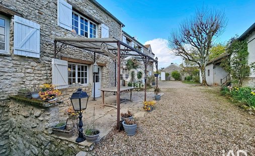House in Guerville, Ile-de-France, France 1