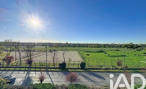Apartment in Charlemagne, Maisons-Laffitte, France 1