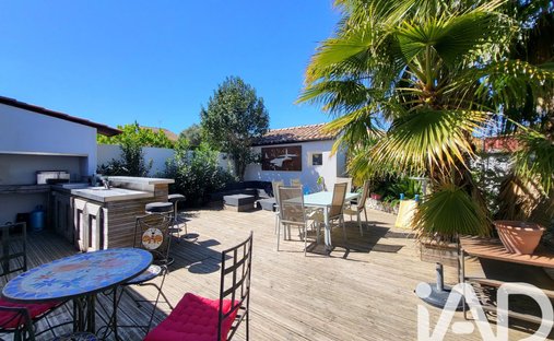 House in Zone Agricole, Marseillan, France 1