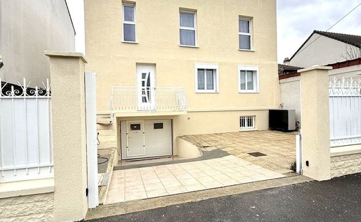 House in Maxime Vedy, Paray-Vieille-Poste, France 1