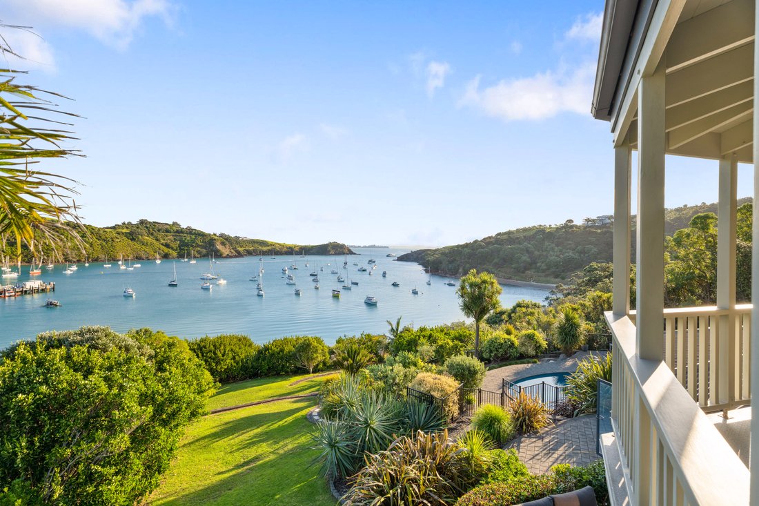 Waiheke Island, Auckland, New Zealand 4 - 17660794