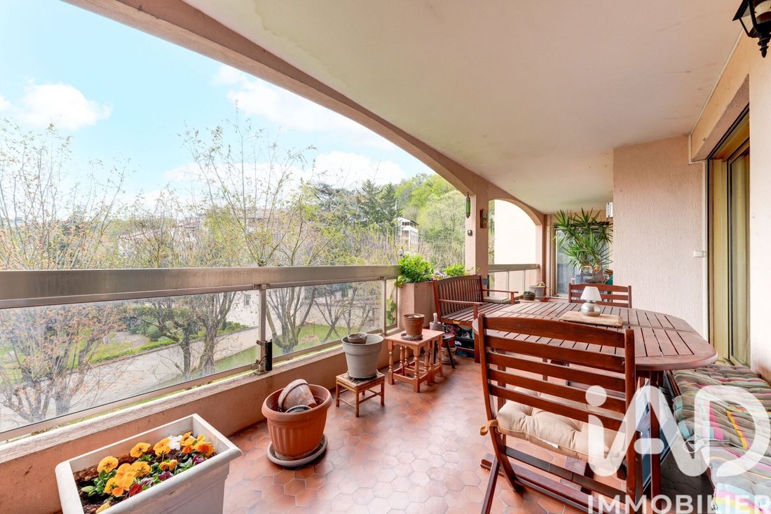 Apartment in Plateau de la Croix Rousse-Saône, Lyon 4e Arrondissement, Lyon 2 - 17657445