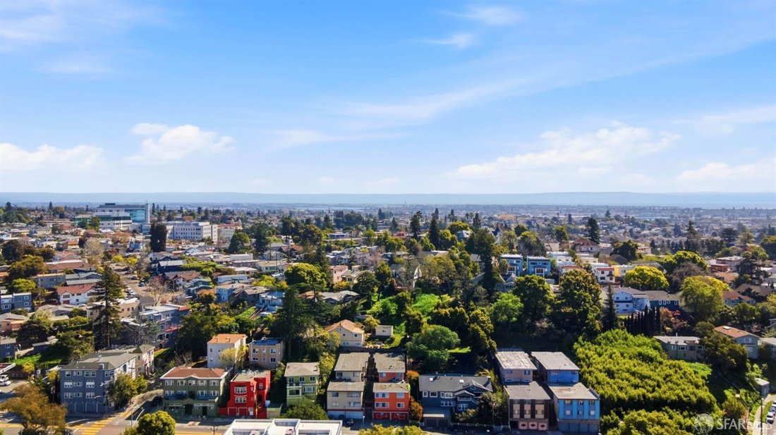 Oakland, California, United States 5 - 17660978