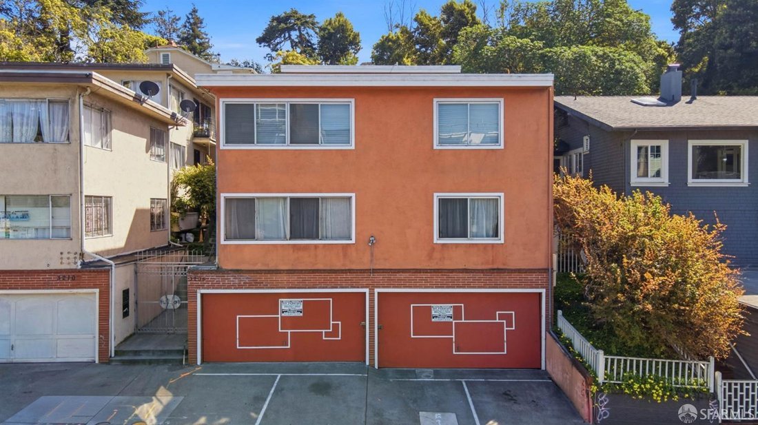 Oakland, California, United States 3 - 17660978