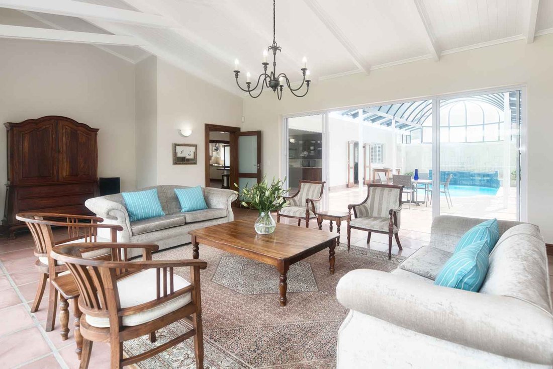 House in Fernkloof Estate, Western Cape, South Africa 5 - 16743842