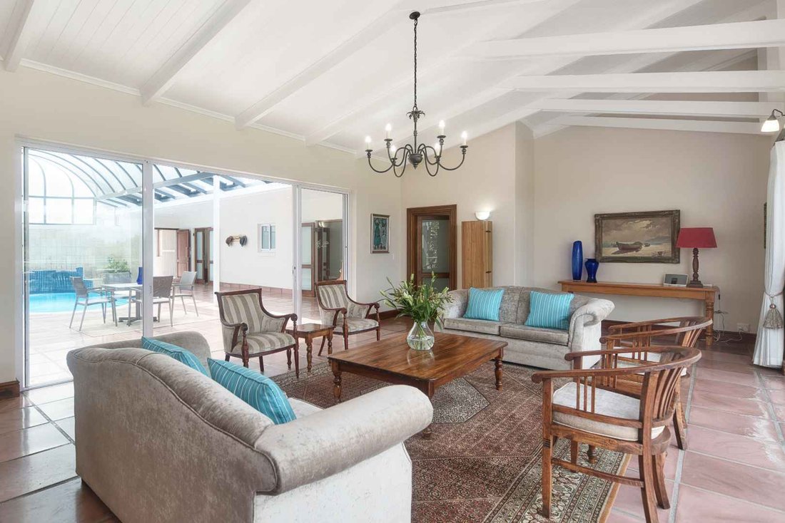 House in Fernkloof Estate, Western Cape, South Africa 4 - 16743842