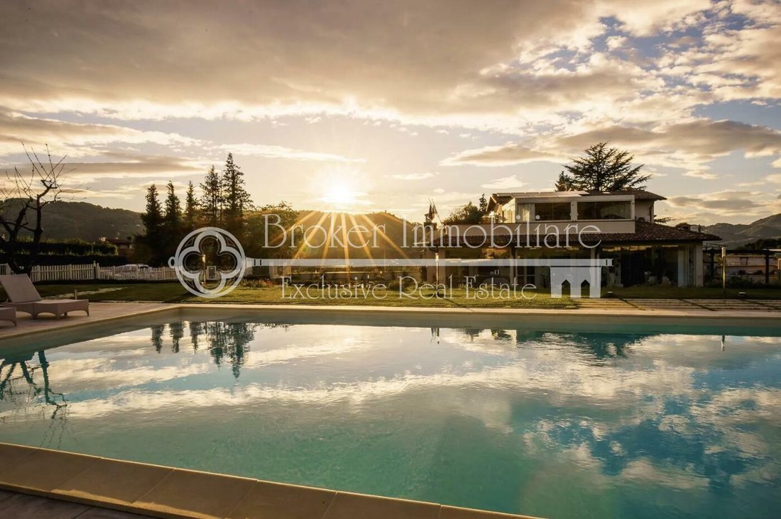 Villa in Camaiore, Tuscany, Italy 4 - 16809252