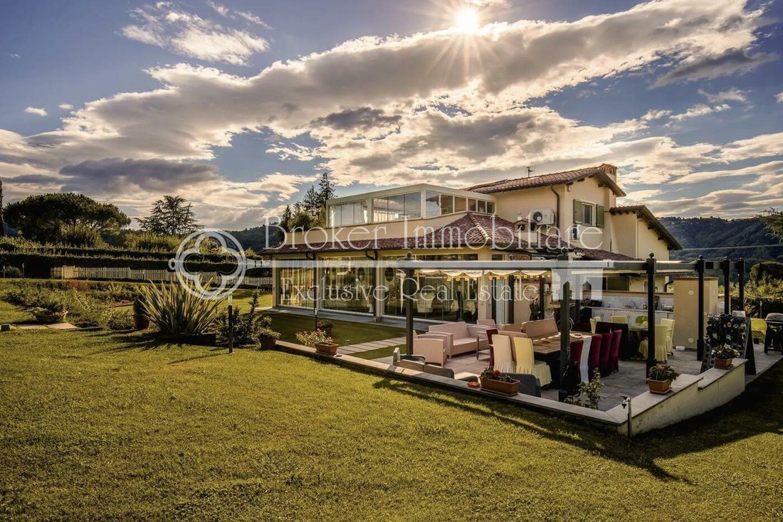 Villa in Camaiore, Tuscany, Italy 3 - 16809252