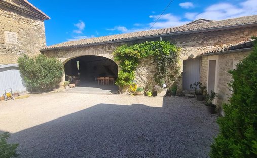 House in Allan, Auvergne-Rhône-Alpes, France 1