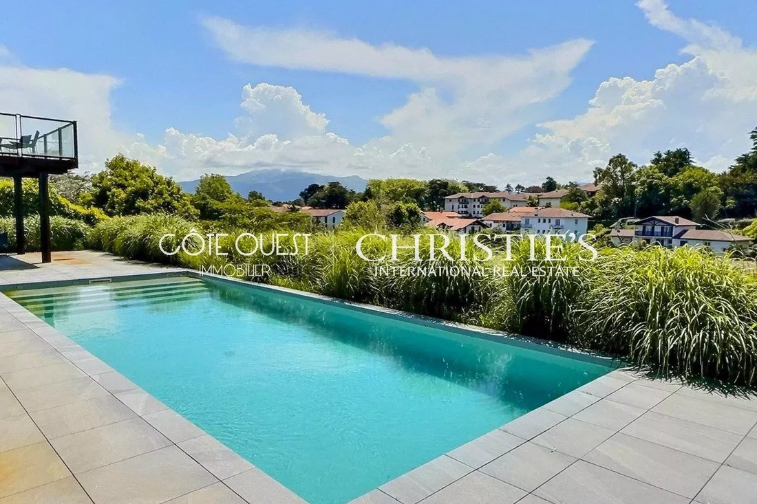 Villa in Centre Ville, Saint-Jean-de-Luz, France 2 - 15640944