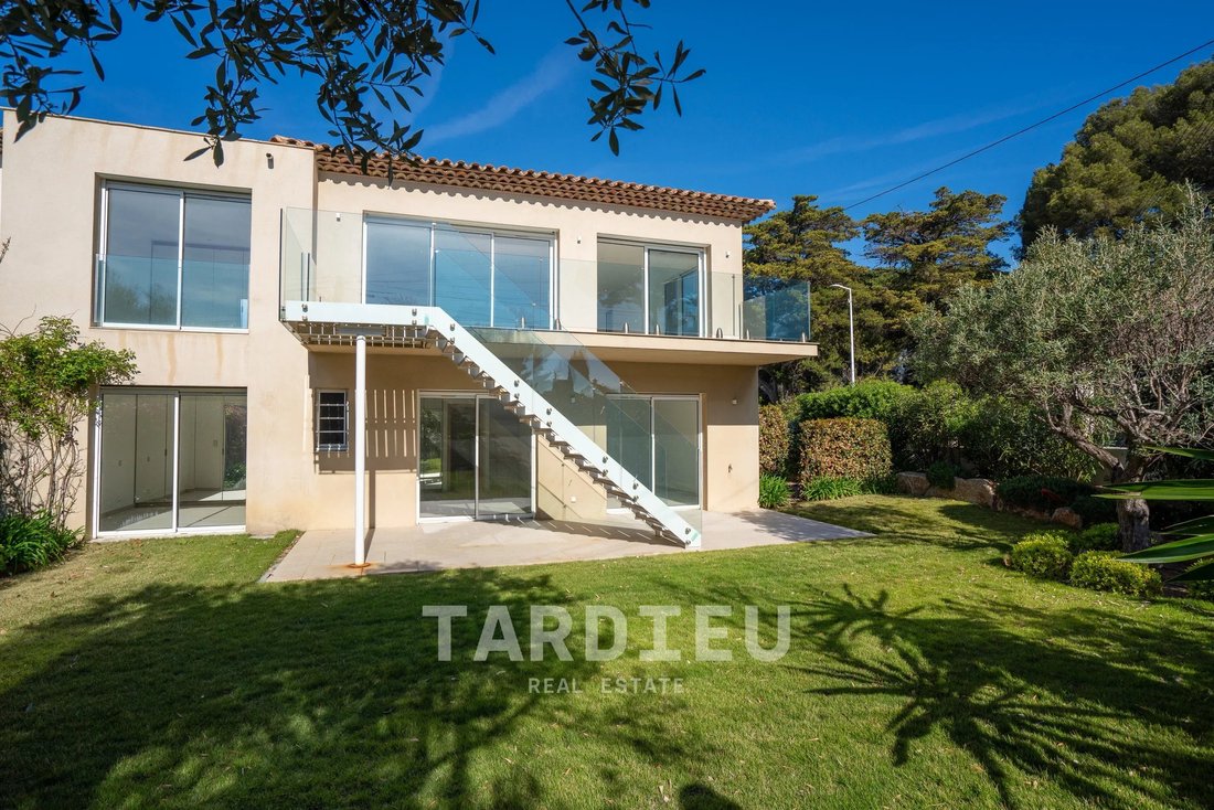 Villa in Sud, Cavalaire-sur-Mer, France 2 - 17661480