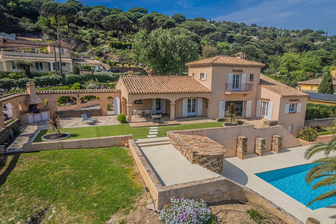Villa in Grimaud, Provence-Alpes-Côte d'Azur, France 1 - 17596448