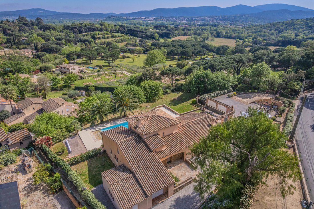 Villa in Grimaud, Provence-Alpes-Côte d'Azur, France 2 - 17596448