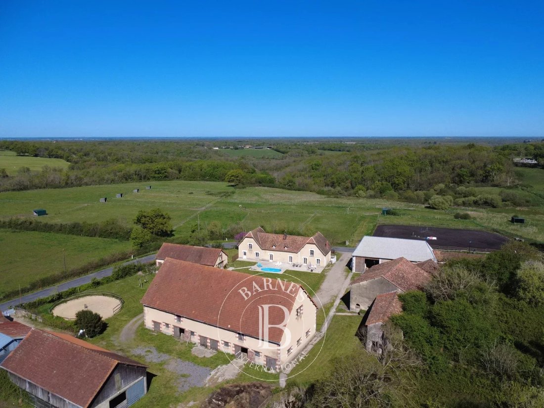 Farm Ranch in Bourg-Archambault, Nouvelle-Aquitaine, France 2 - 17661504