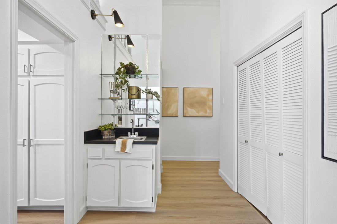 Condo in Los Angeles, California, United States 3 - 17661597