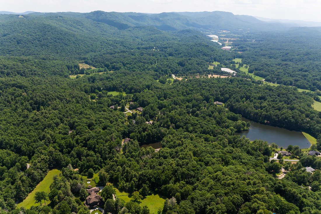 House in Laurel Park, North Carolina, United States 2 - 17661609