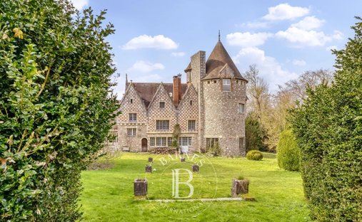 Estate in Saint-Victor-l'Abbaye, Normandy, France 1