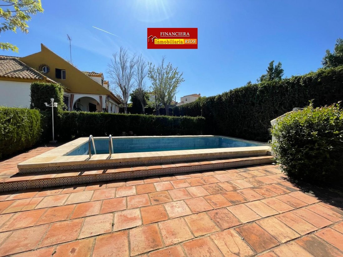 Chalet in Alcala de Guadaira, Andalusia, Spain 1 - 17661767