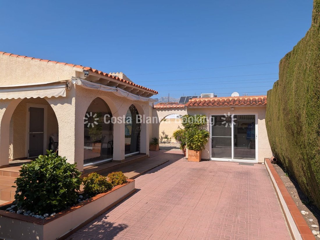 Chalet in l'Alfas del Pi, Valencian Community, Spain 1 - 17517232