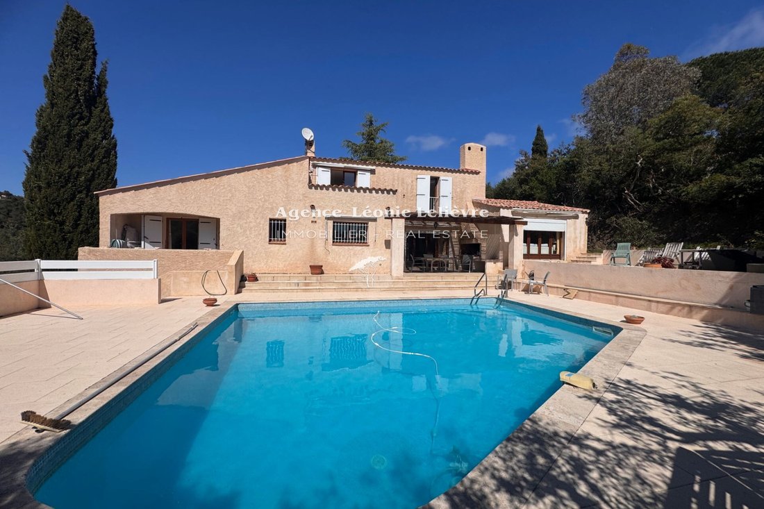 Villa in Les Issambres, Roquebrune-sur-Argens, France 2 - 17663194