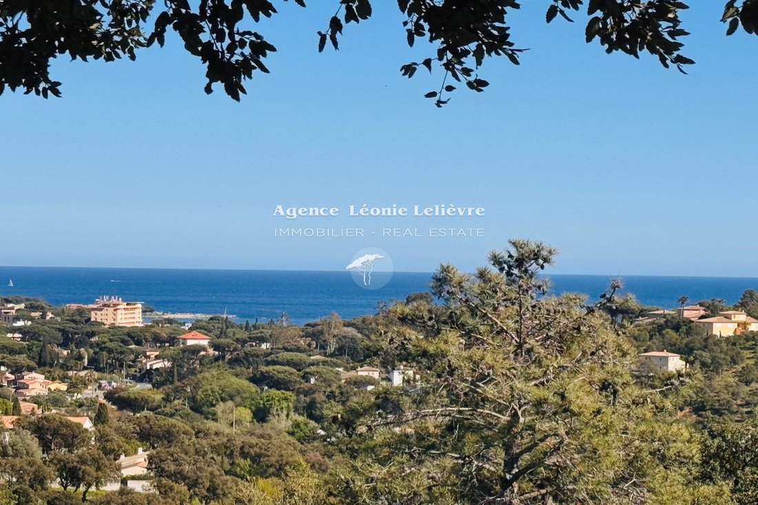 Villa in Les Issambres, Roquebrune-sur-Argens, France 1 - 16086732
