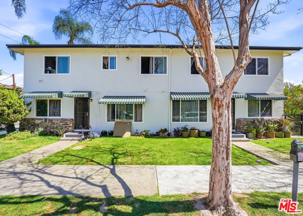 Santa Ana, California, United States 2 - 17665318