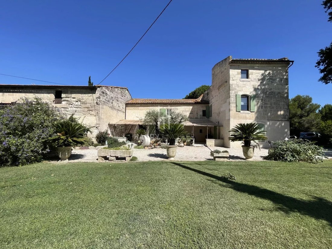 Country House in Arles, Provence-Alpes-Côte d'Azur, France 5 - 17663902