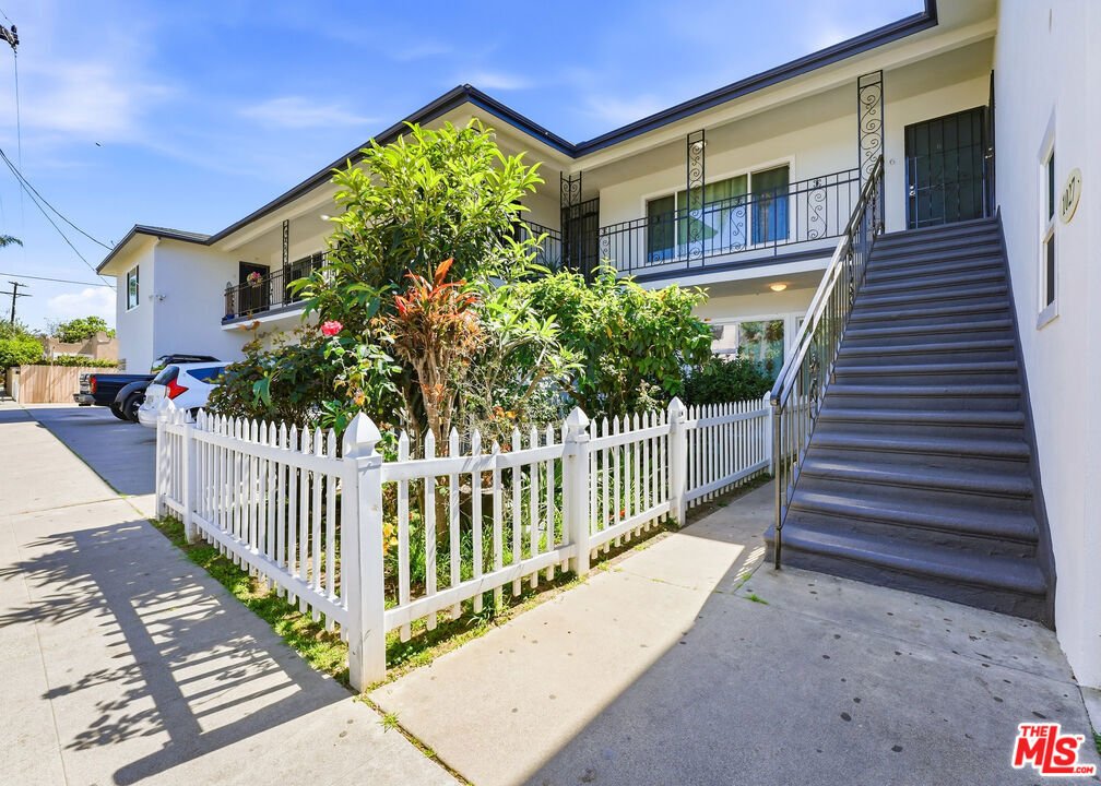 Santa Ana, California, United States 4 - 17665318