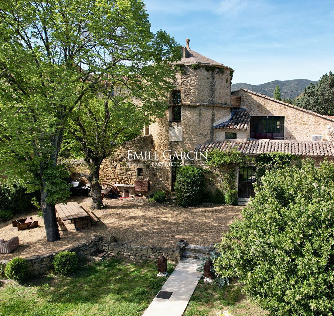 Villa in Lauris, Provence-Alpes-Côte d'Azur, France 1 - 17556640