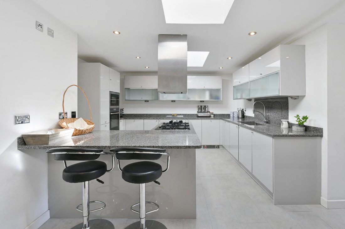 House in Nork, Reigate and Banstead, England 4 - 17662534