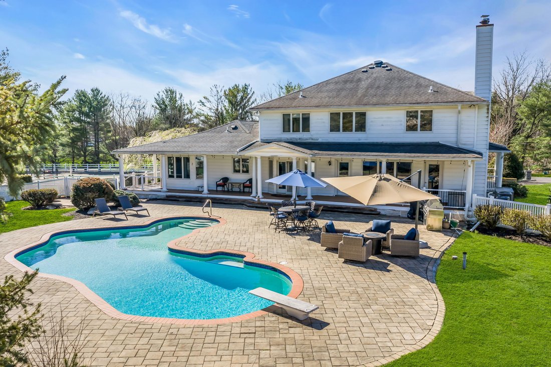 House in Colts Neck, New Jersey, United States 3 - 17664078