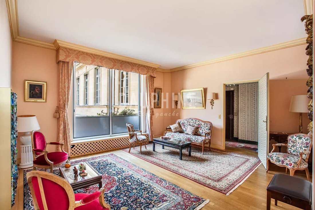 Apartment in Saint Thomas d'Aquin, Paris 7e Arrondissement, Paris 4 - 17663859