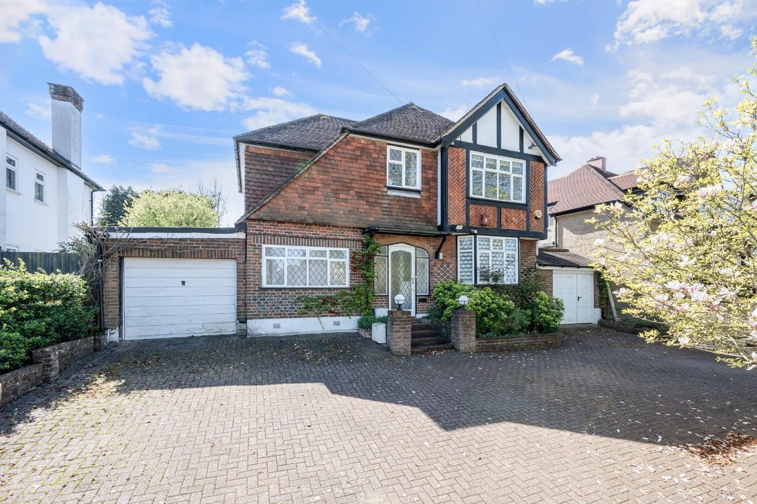 House in Nork, Reigate and Banstead, England 1 - 17662534