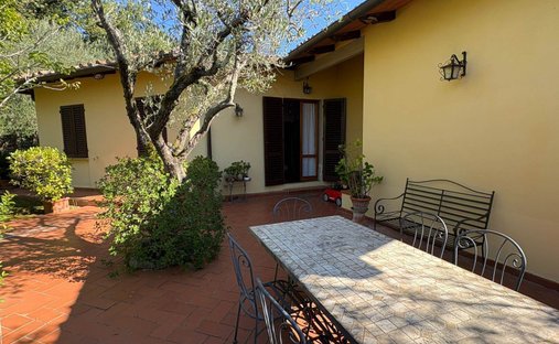 Villa in Two Roads - San Gaggio, Florence, Italy 1