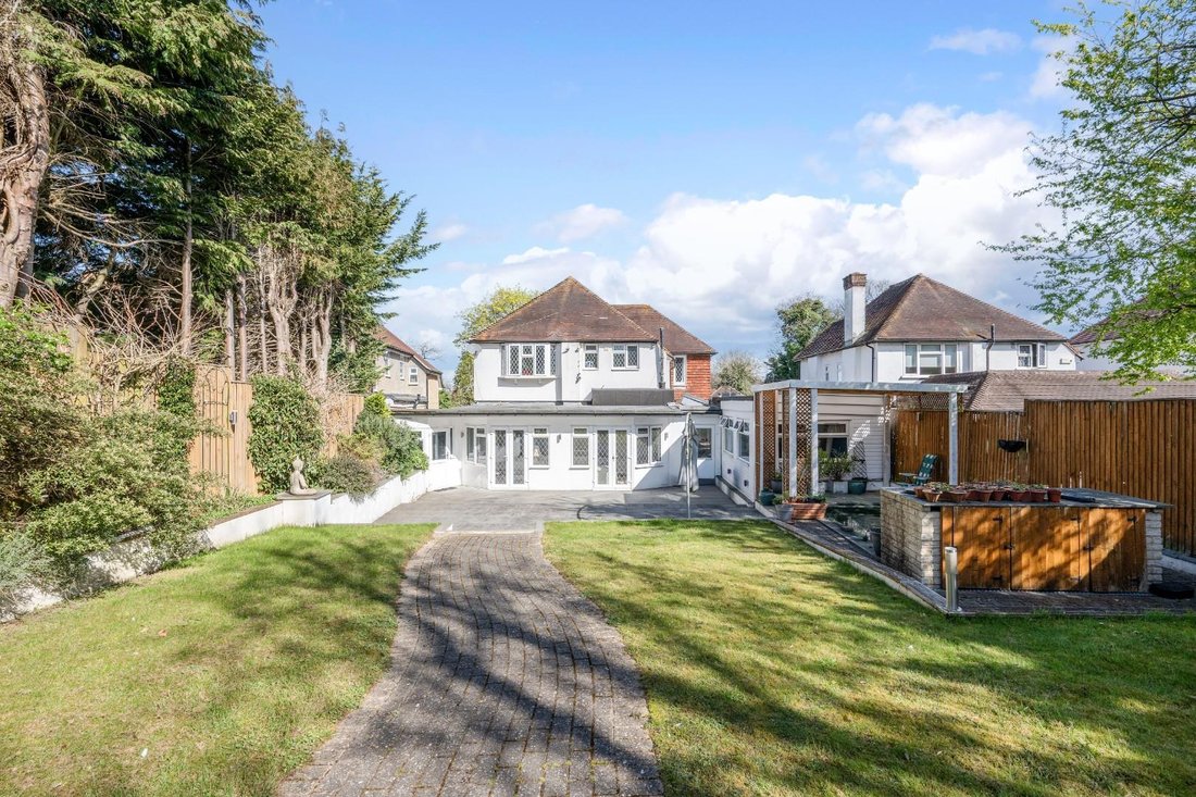House in Nork, Reigate and Banstead, England 2 - 17662534