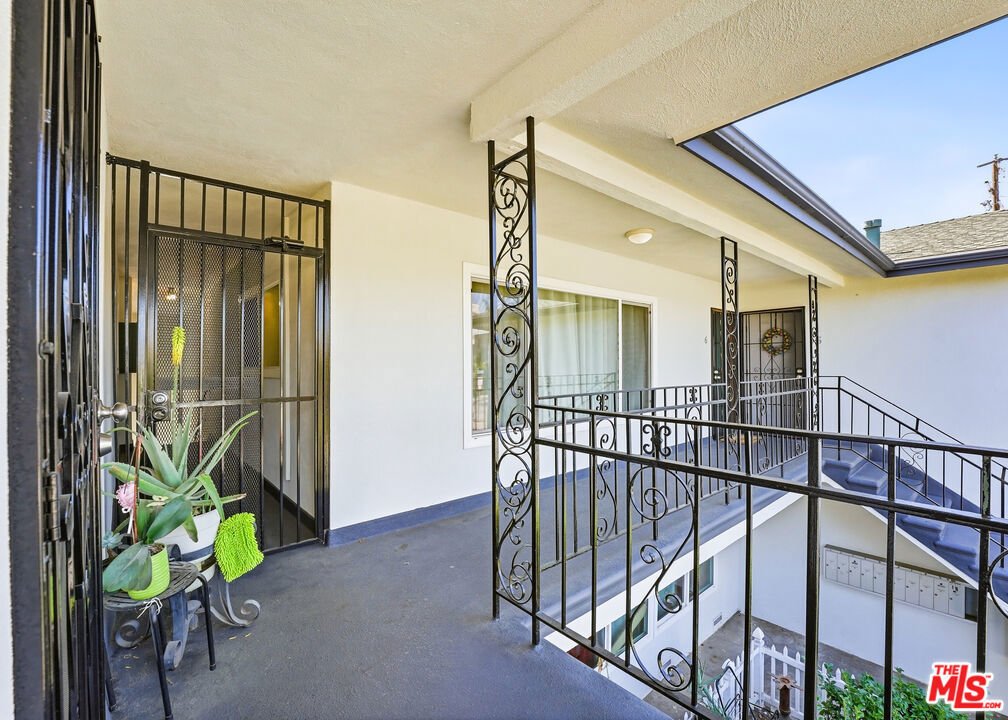 Santa Ana, California, United States 5 - 17665318