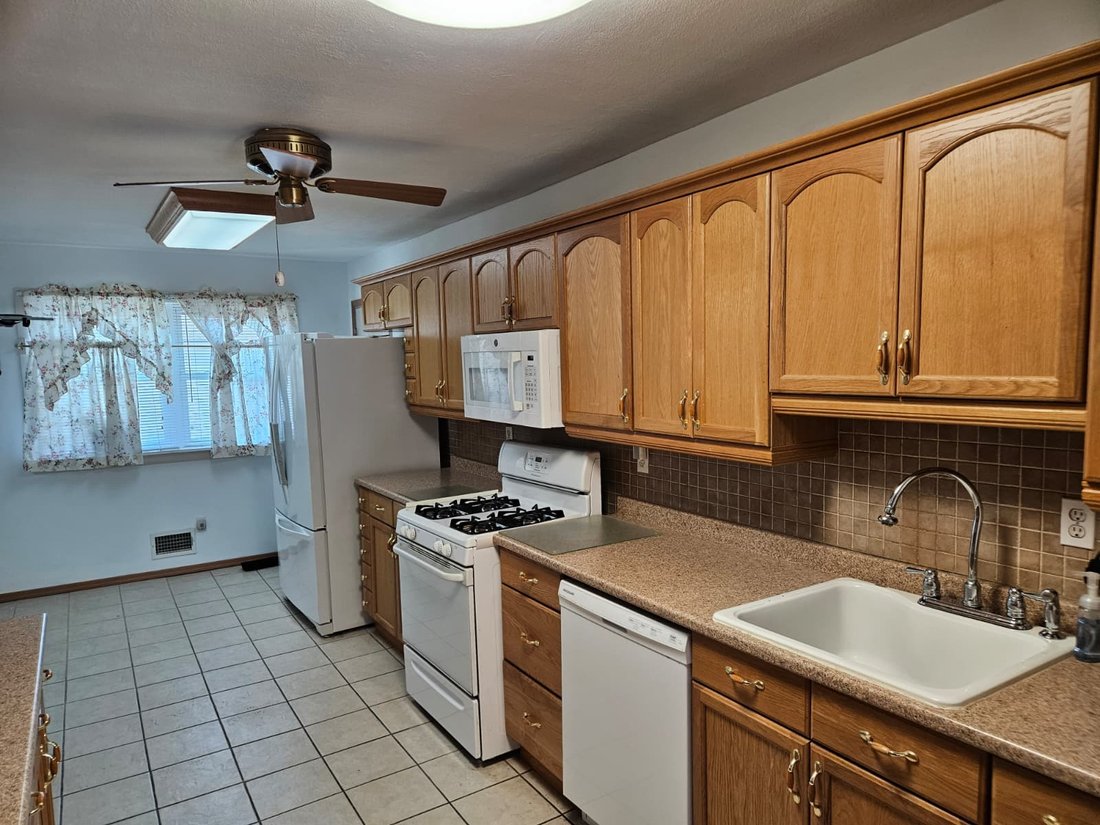 House in Coram, New York, United States 5 - 17662356