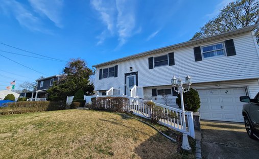 House in Coram, New York, United States 1