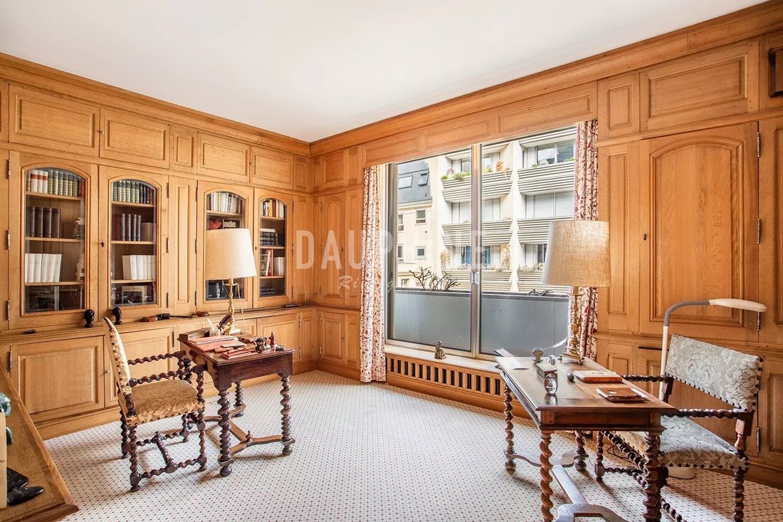 Apartment in Saint Thomas d'Aquin, Paris 7e Arrondissement, Paris 1 - 17663859