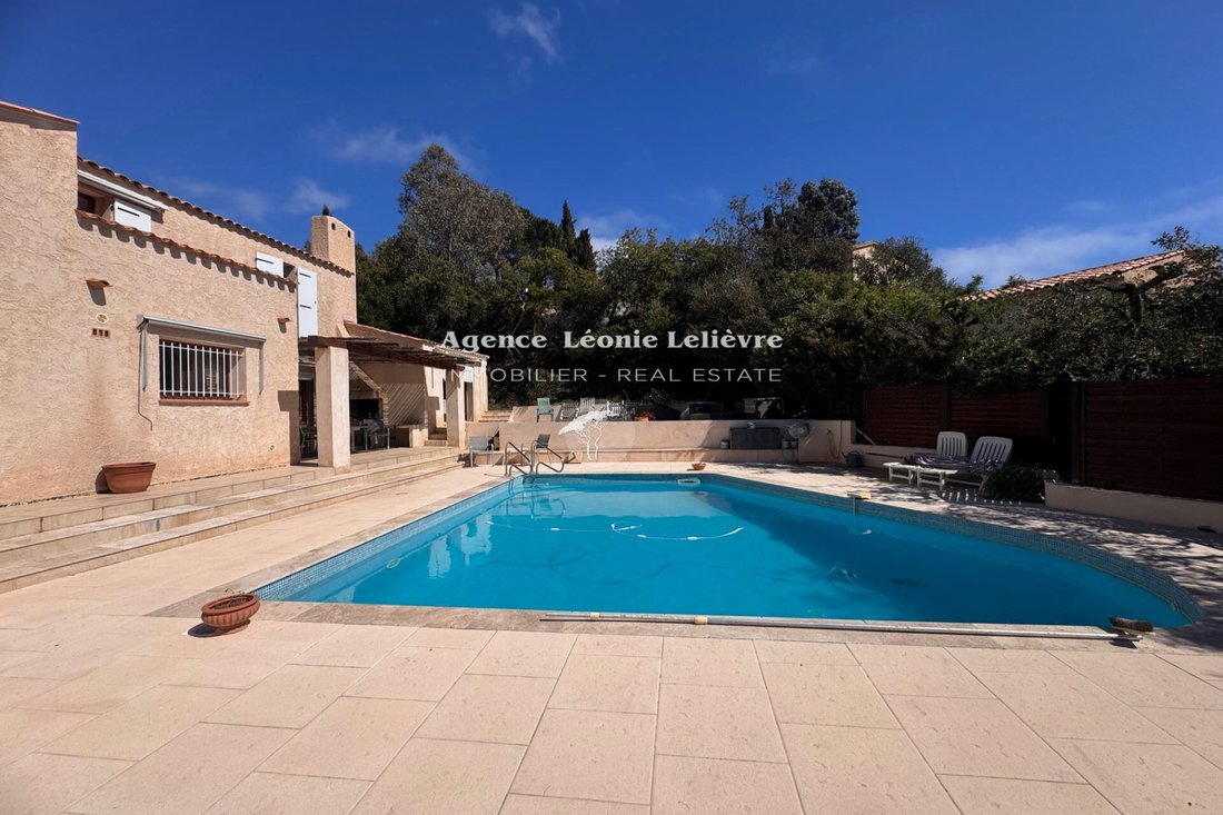 Villa in Les Issambres, Roquebrune-sur-Argens, France 4 - 17663194