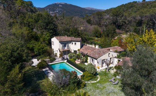 House in Nord, Roquefort-les-Pins, France 1