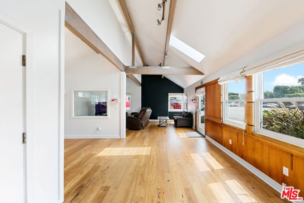 Malibu, California, United States 3 - 17665338