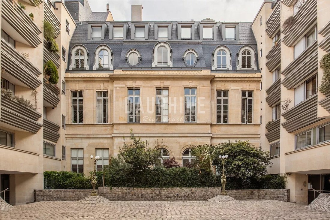 Apartment in Saint Thomas d'Aquin, Paris 7e Arrondissement, Paris 2 - 17663859